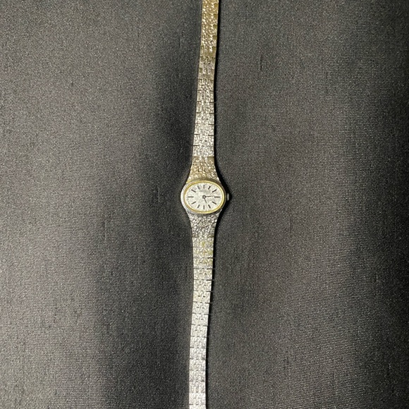 Vintage 1960s Women’s Seiko Watch Rainbow White Gold Tone 18mm Oval 2C20-5759 - Picture 3 of 6